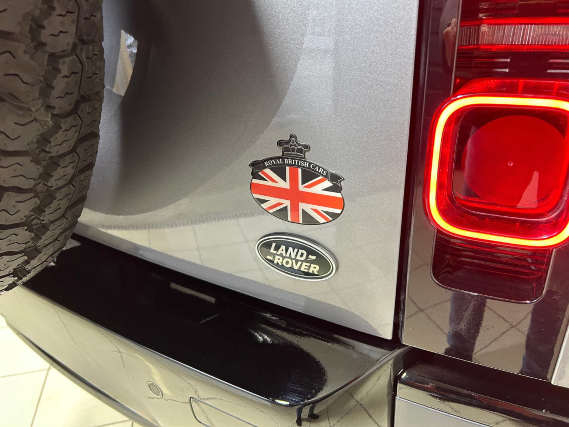 Defender 110 3.0d i6 mhev SE awd 200cv auto - Autoviemme